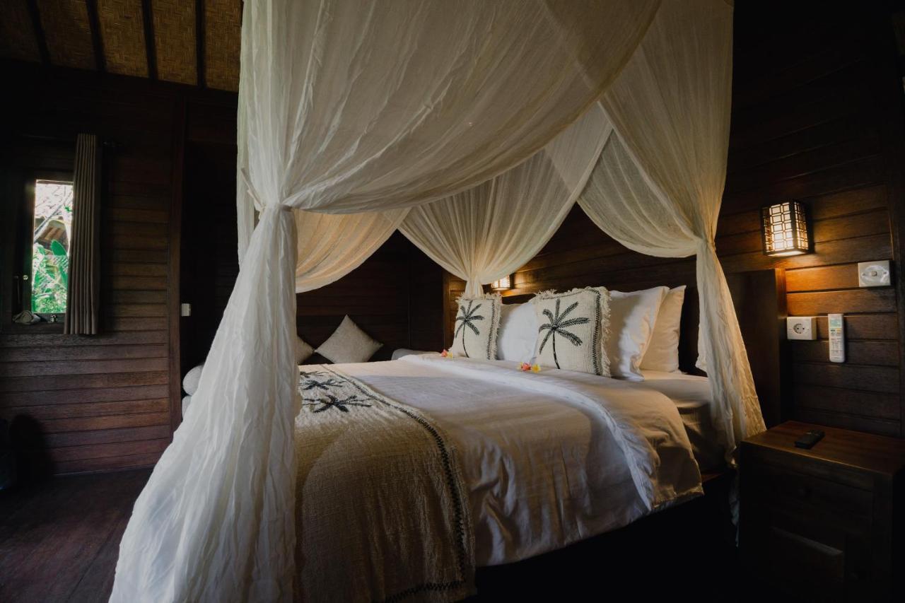 Sunset Star Huts Hotel Lembongan Exterior photo