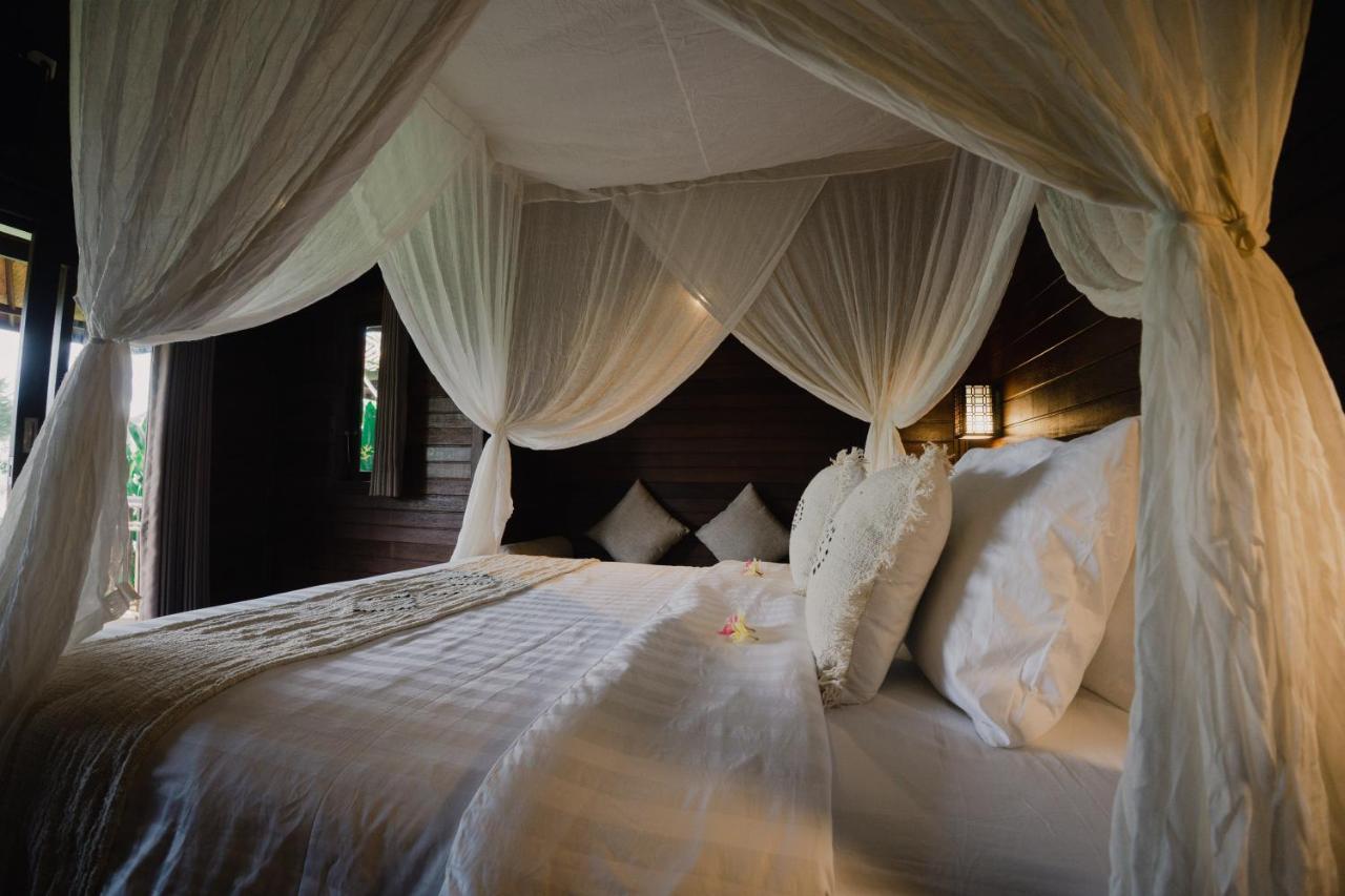 Sunset Star Huts Hotel Lembongan Exterior photo