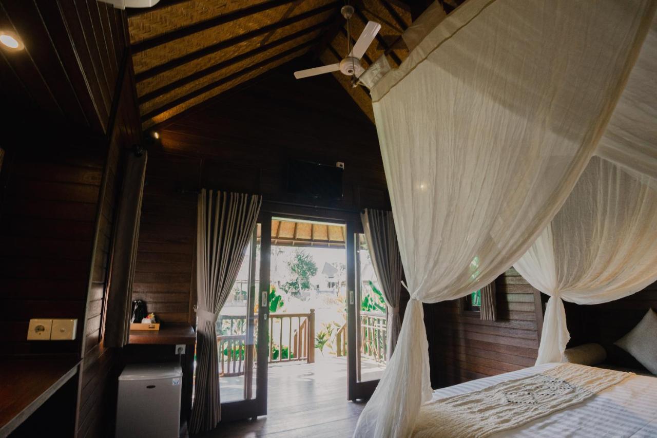 Sunset Star Huts Hotel Lembongan Exterior photo