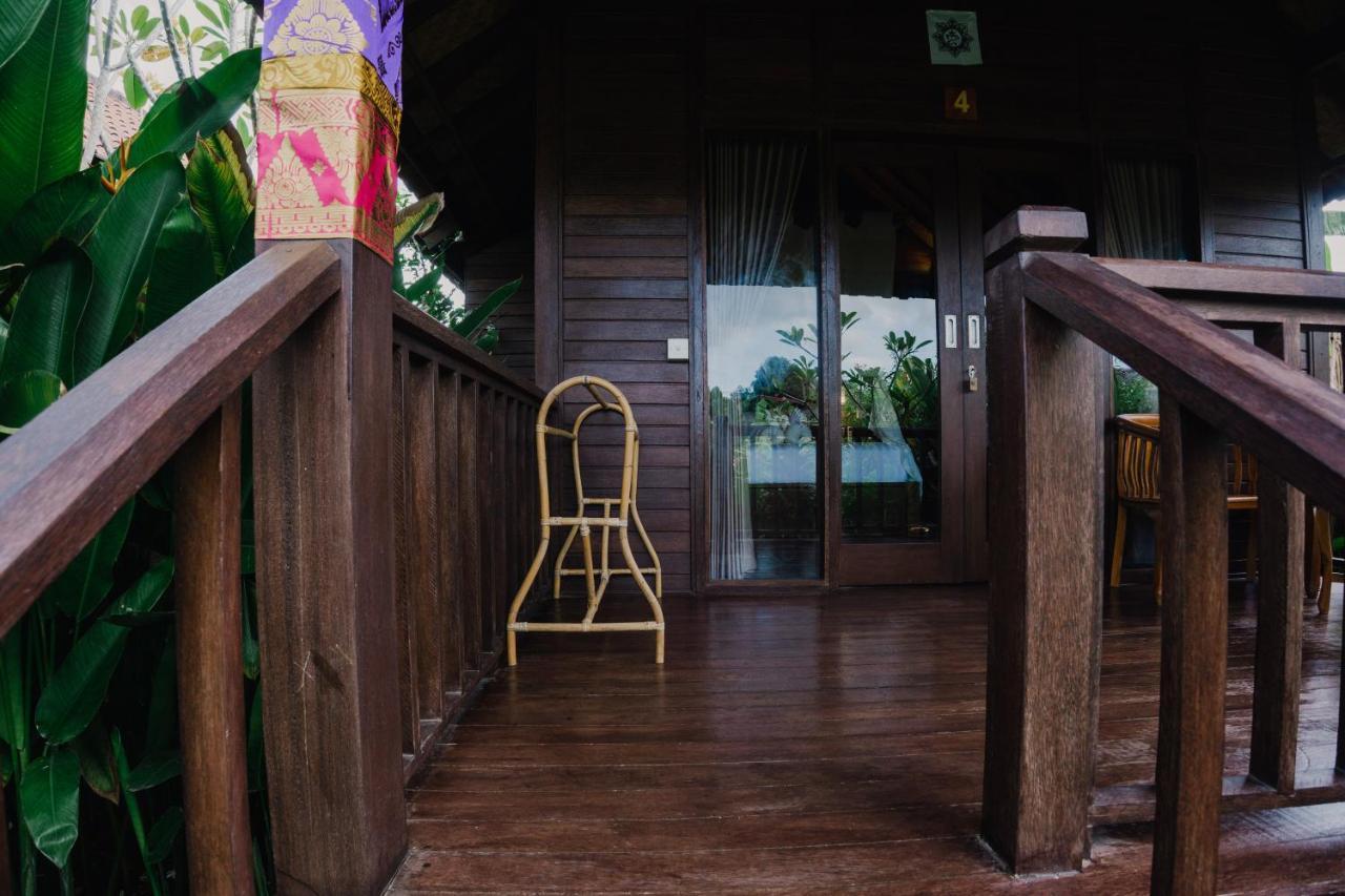 Sunset Star Huts Hotel Lembongan Exterior photo