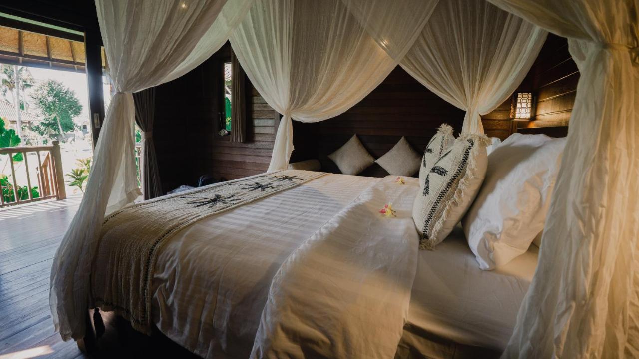 Sunset Star Huts Hotel Lembongan Exterior photo