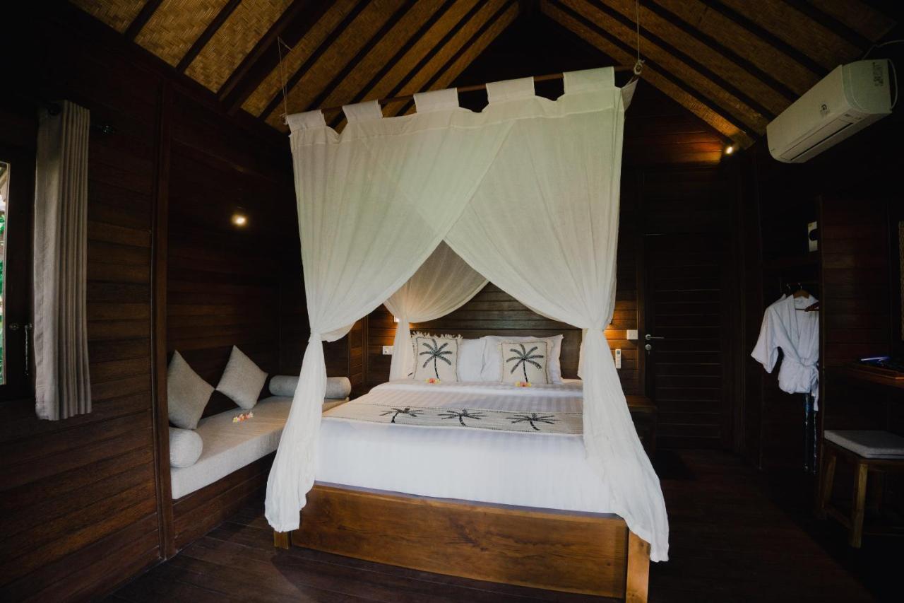 Sunset Star Huts Hotel Lembongan Exterior photo