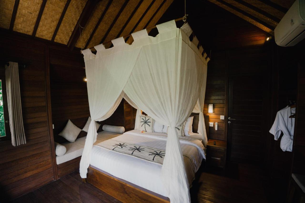 Sunset Star Huts Hotel Lembongan Exterior photo