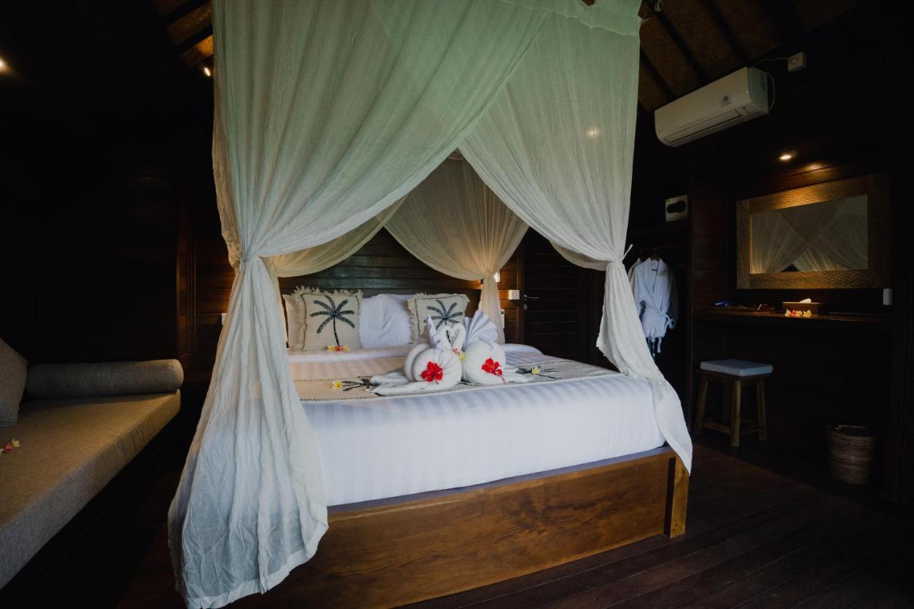 Sunset Star Huts Hotel Lembongan Exterior photo
