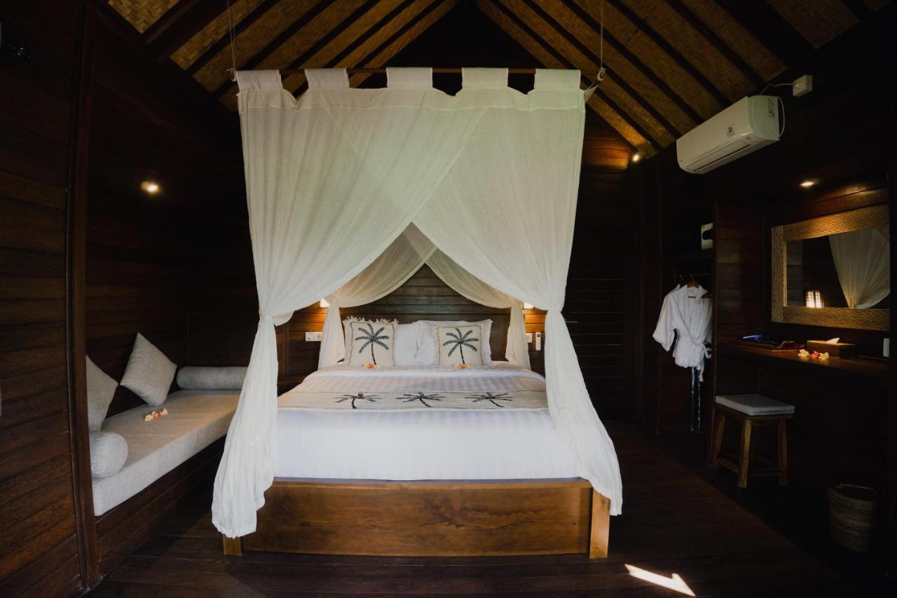 Sunset Star Huts Hotel Lembongan Exterior photo