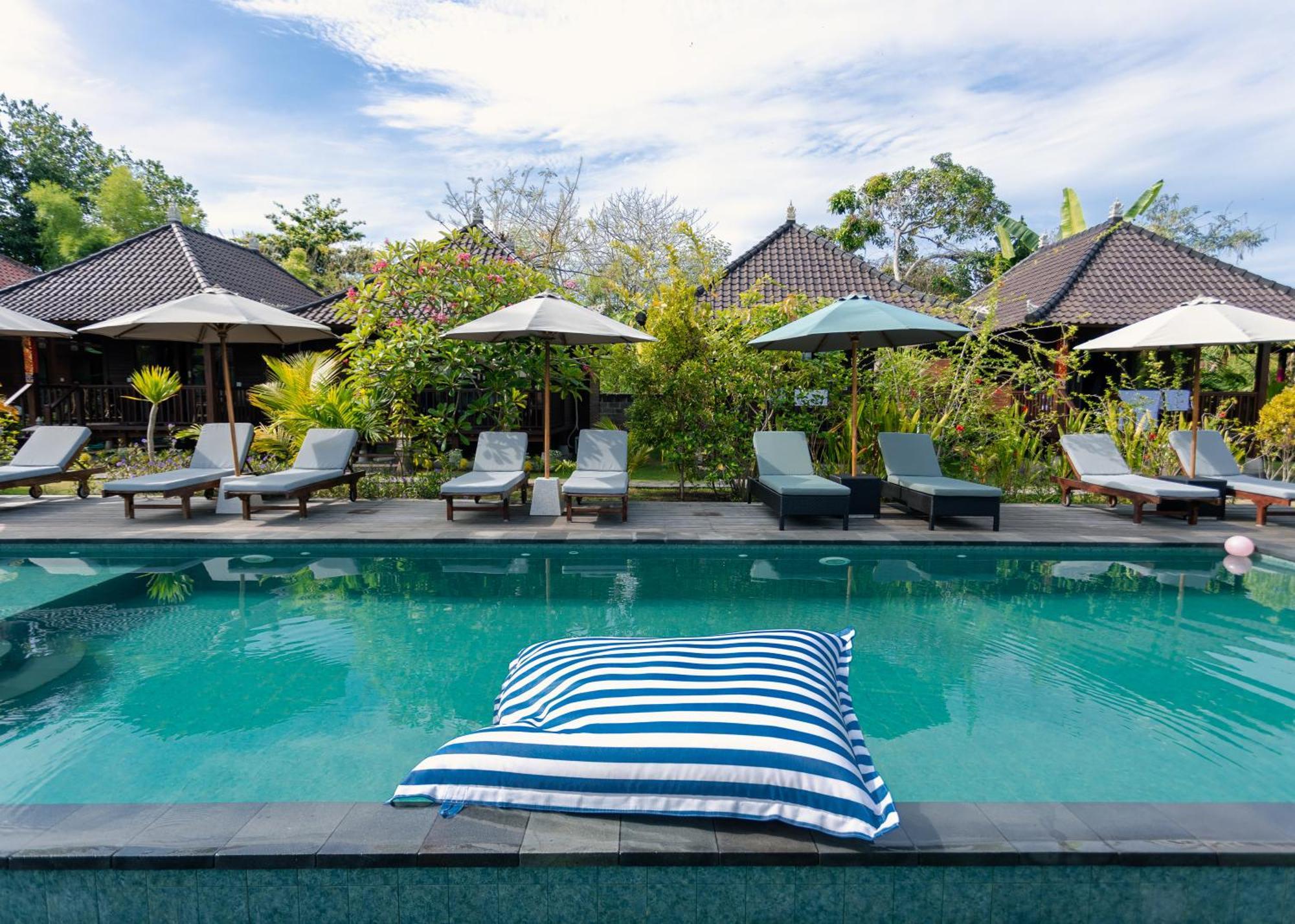 Sunset Star Huts Hotel Lembongan Exterior photo