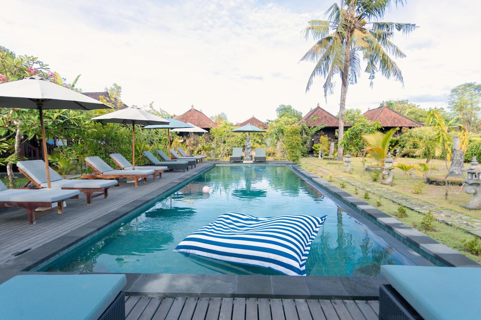Sunset Star Huts Hotel Lembongan Exterior photo
